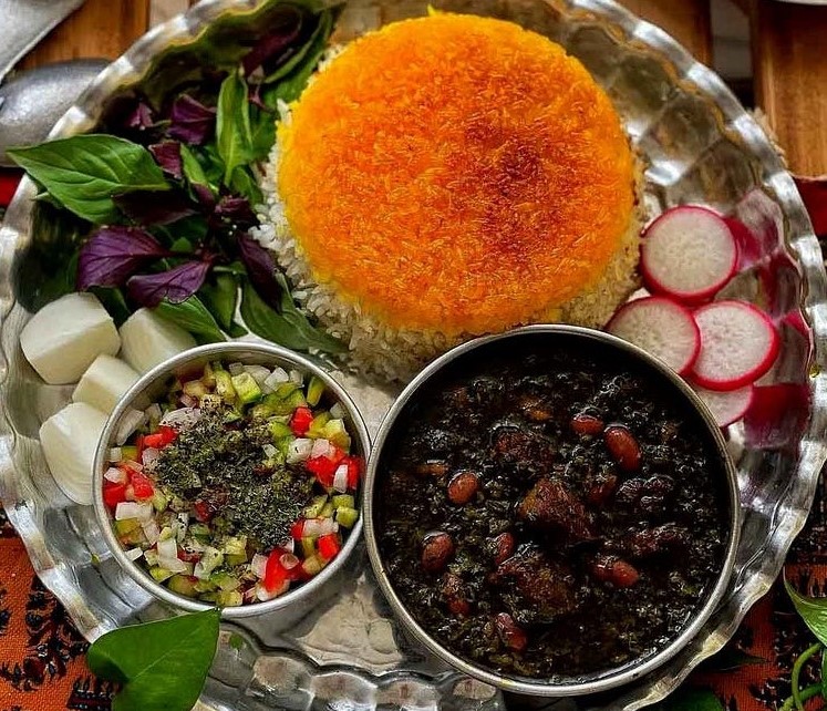 طرز تهیه قورمه سبزی برای 4 نفر تصویری