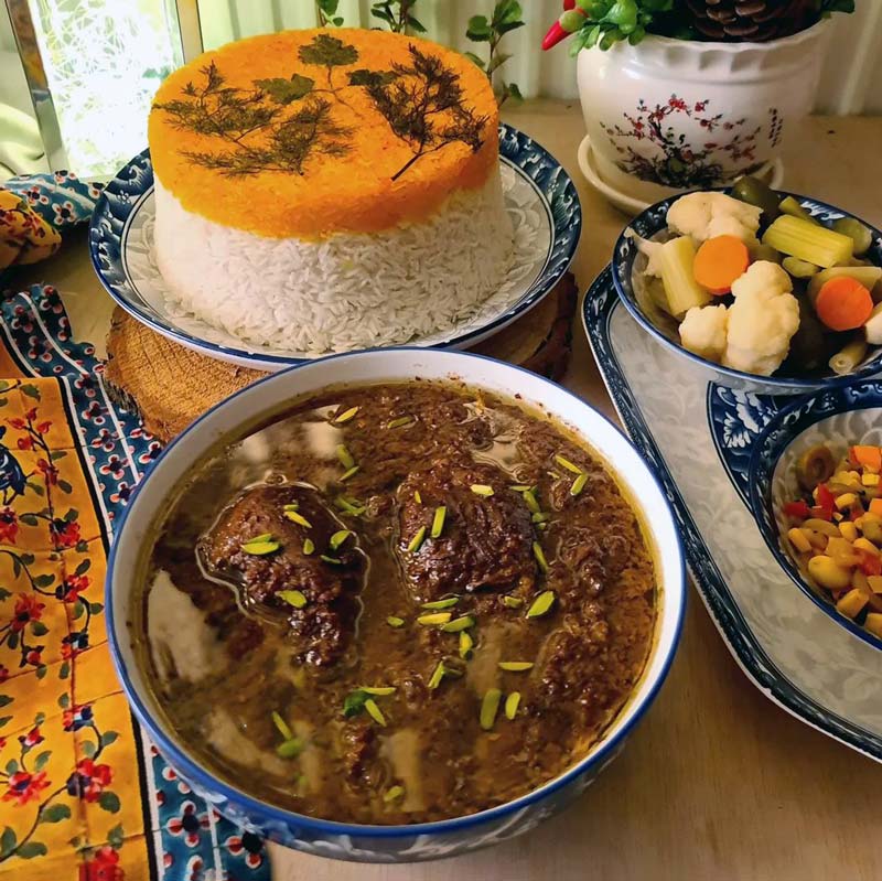 طرز تهیه فسنجان با مرغ برای ۲ نفر